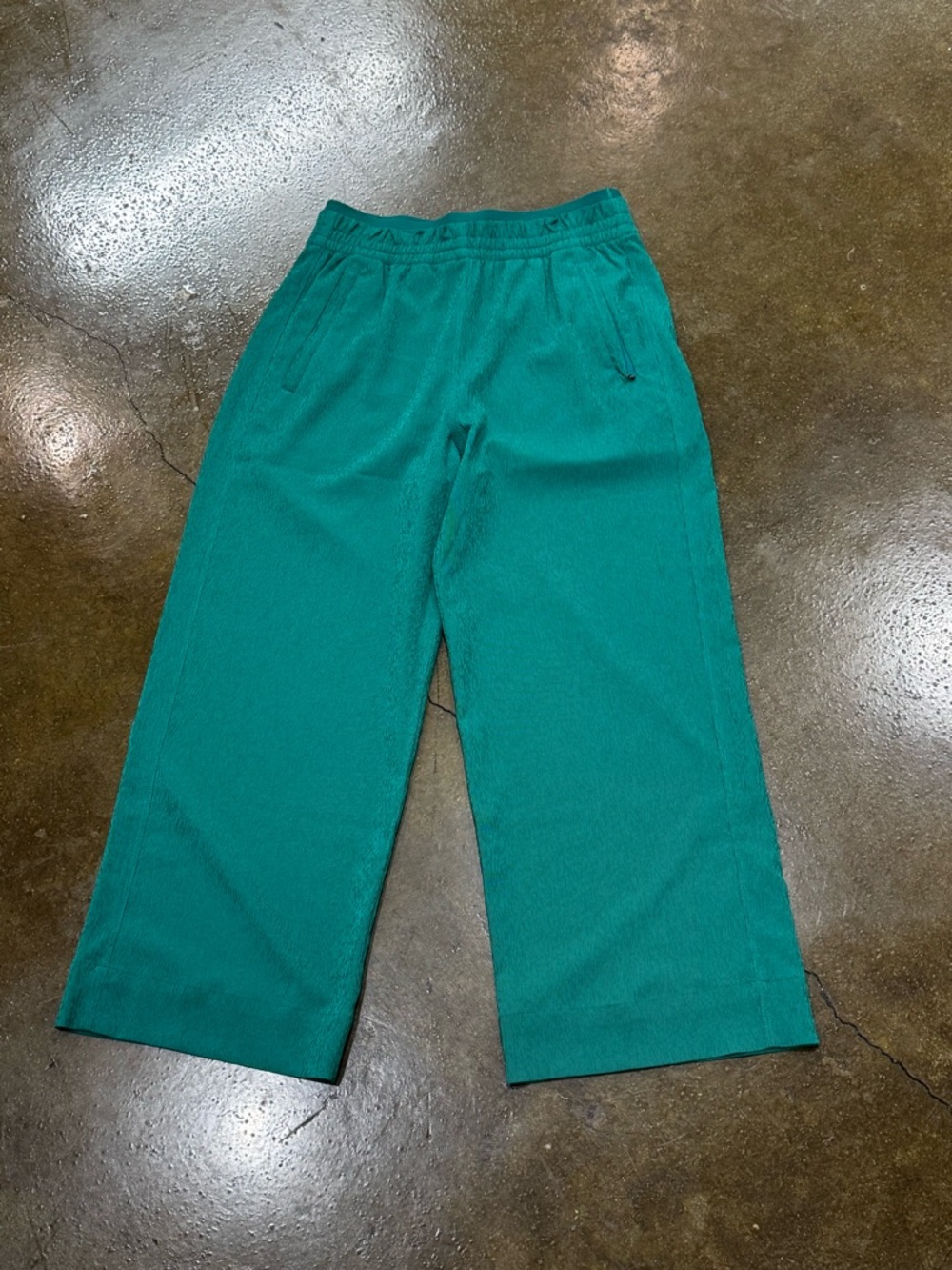 Athleta Emerald Green Echo Crop Wide Leg Trouser Pants size 2